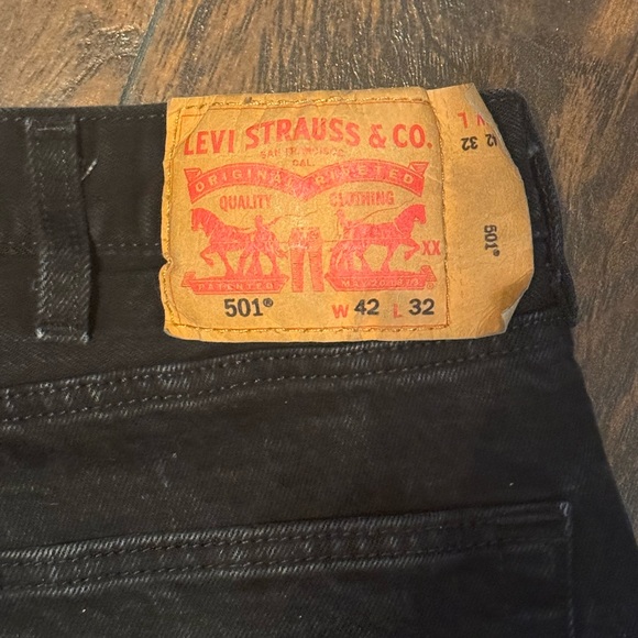 Men's Levis Jeans 501 Original Fit Size 42x32 Black Dark Wash - Picture 8 of 8